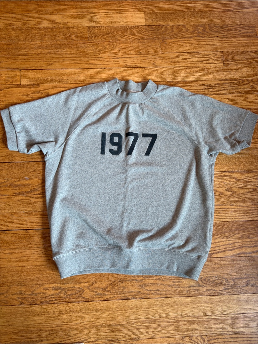 Fear of God, Essentials, Short Sleeve '1977' short sleeve shirt in Heather Gray